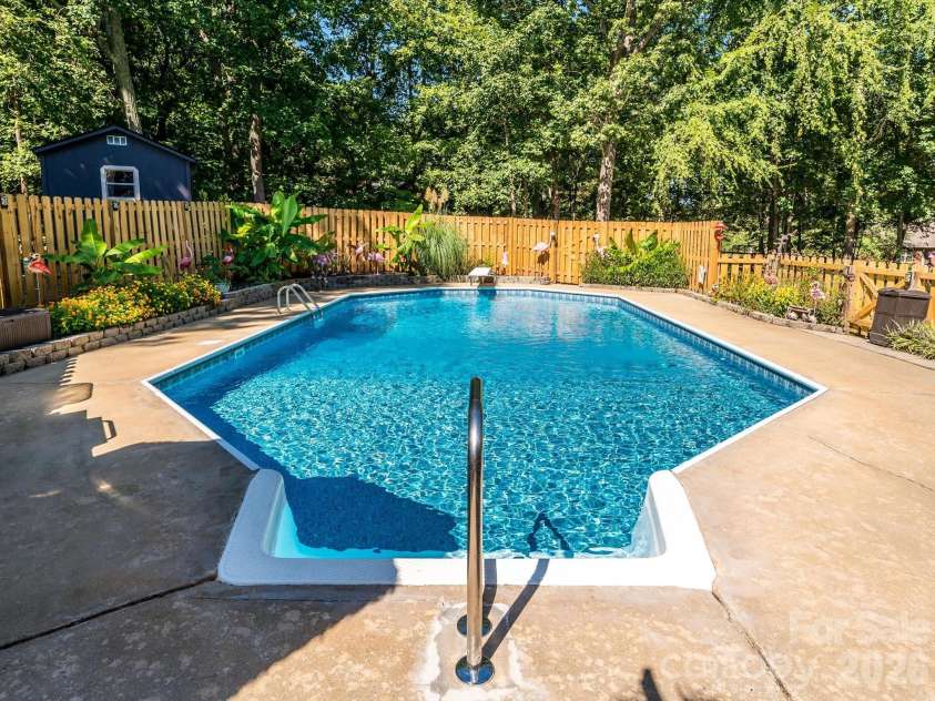 5232 Begonia Drive, Charlotte, NC 28215.  MLS# CAR4350341, YatesRealty ID 2575. 