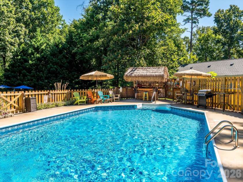 5232 Begonia Drive, Charlotte, NC 28215.  MLS# CAR4350341, YatesRealty ID 2575. 