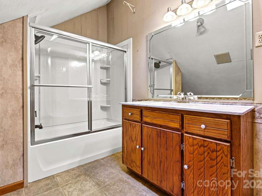 3724 County Home Road, Conover, NC 28613.  MLS# CAR4275725, YatesRealty ID 25751. Full Guest Bath