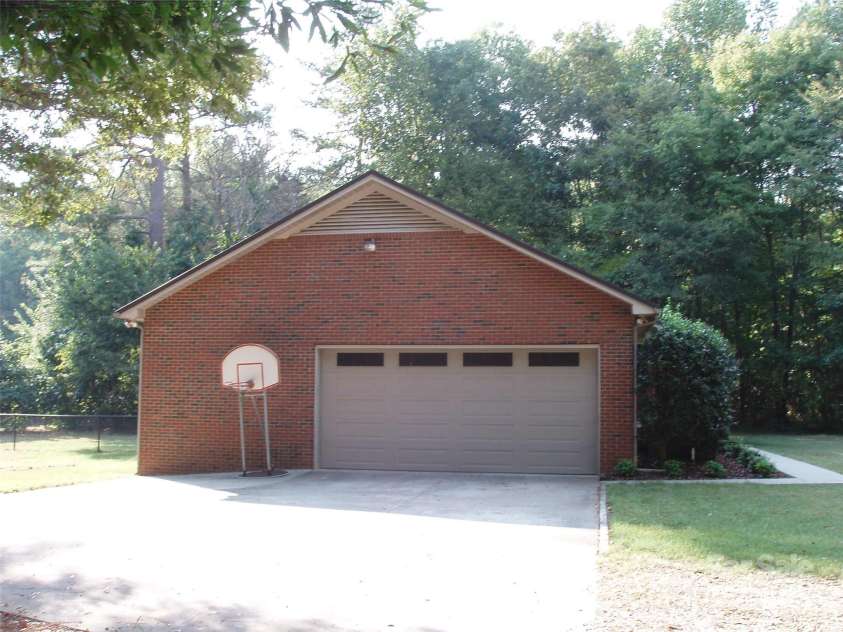 3805 Hwy 324 Road, Rock Hill, SC 29732.  MLS# CAR4280752, YatesRealty ID 25752. 324 house garage view