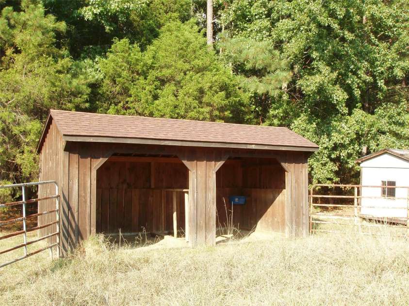 3805 Hwy 324 Road, Rock Hill, SC 29732.  MLS# CAR4280752, YatesRealty ID 25752. 324 house horse run-in