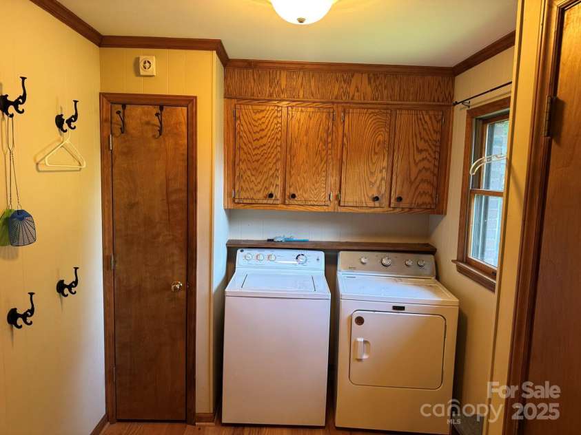 3805 Hwy 324 Road, Rock Hill, SC 29732.  MLS# CAR4280752, YatesRealty ID 25752. 324 house laundry room