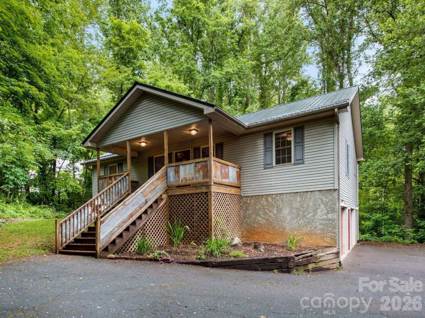 37 Leatherwood Drive, Candler, NC 28715.  MLS# CAR4376131, YatesRealty ID 25753. 