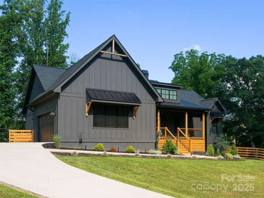 244 Barebridge Drive, Burnsville, NC 28714.  MLS# CAR4279685, YatesRealty ID 25755. 