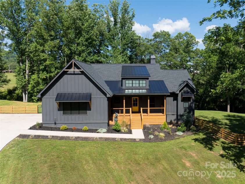 244 Barebridge Drive, Burnsville, NC 28714.  MLS# CAR4279685, YatesRealty ID 25755. 