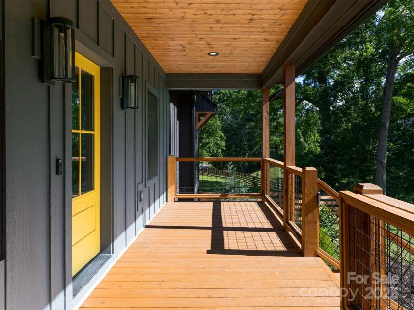 244 Barebridge Drive, Burnsville, NC 28714.  MLS# CAR4279685, YatesRealty ID 25755. 