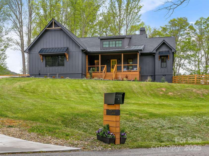 244 Barebridge Drive, Burnsville, NC 28714.  MLS# CAR4279685, YatesRealty ID 25755. 