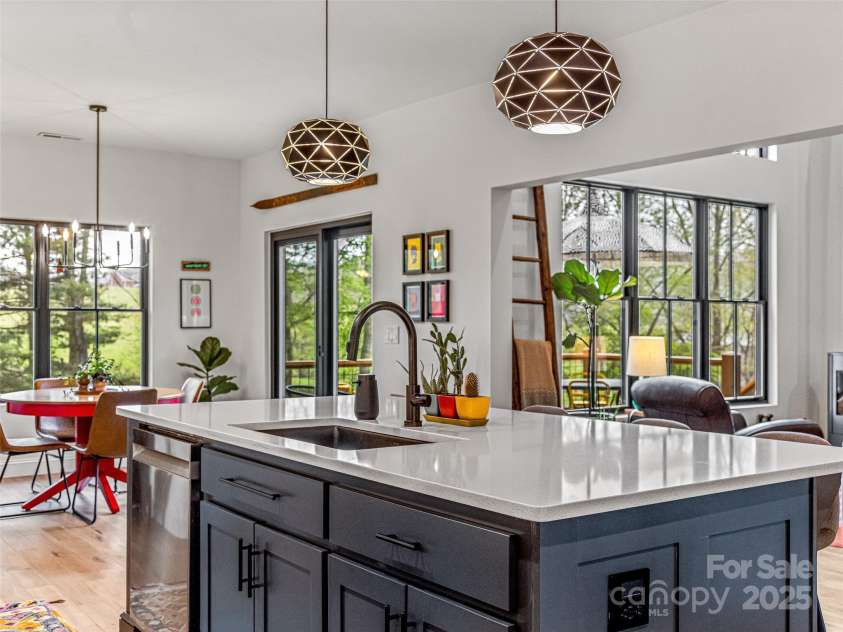 244 Barebridge Drive, Burnsville, NC 28714.  MLS# CAR4279685, YatesRealty ID 25755. 