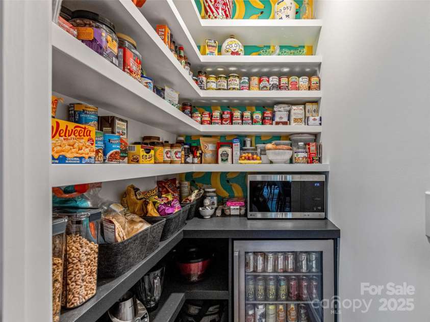 244 Barebridge Drive, Burnsville, NC 28714.  MLS# CAR4279685, YatesRealty ID 25755. 