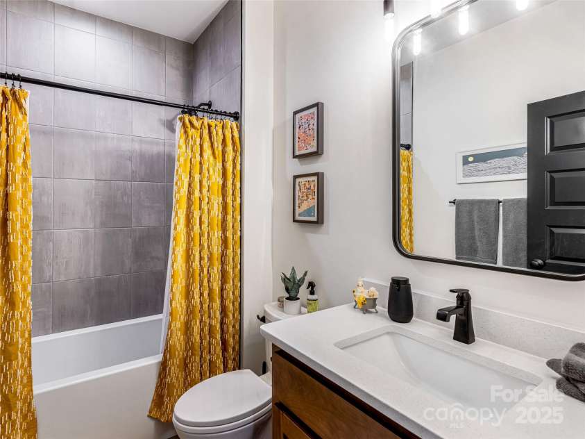 244 Barebridge Drive, Burnsville, NC 28714.  MLS# CAR4279685, YatesRealty ID 25755. 