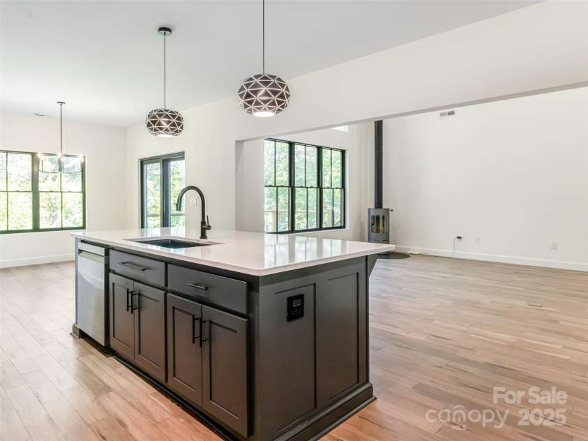 244 Barebridge Drive, Burnsville, NC 28714.  MLS# CAR4279685, YatesRealty ID 25755. 