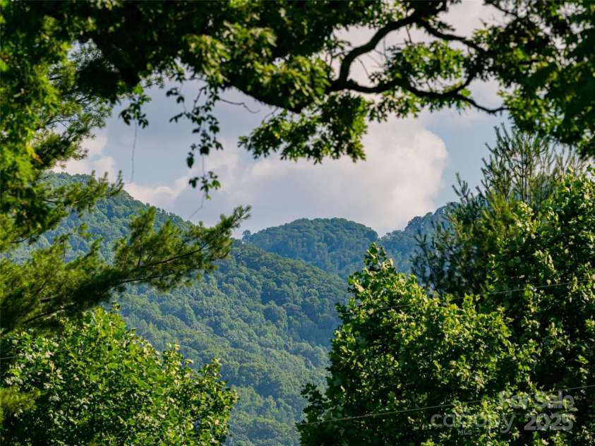 244 Barebridge Drive, Burnsville, NC 28714.  MLS# CAR4279685, YatesRealty ID 25755. 