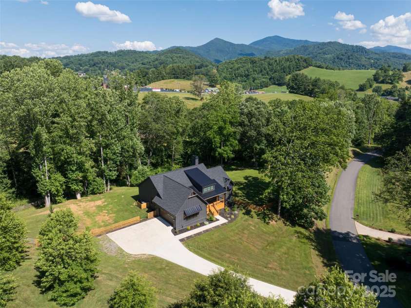 244 Barebridge Drive, Burnsville, NC 28714.  MLS# CAR4279685, YatesRealty ID 25755. 