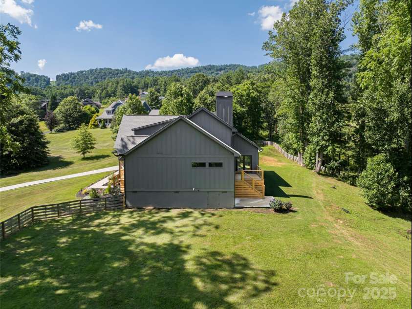 244 Barebridge Drive, Burnsville, NC 28714.  MLS# CAR4279685, YatesRealty ID 25755. 