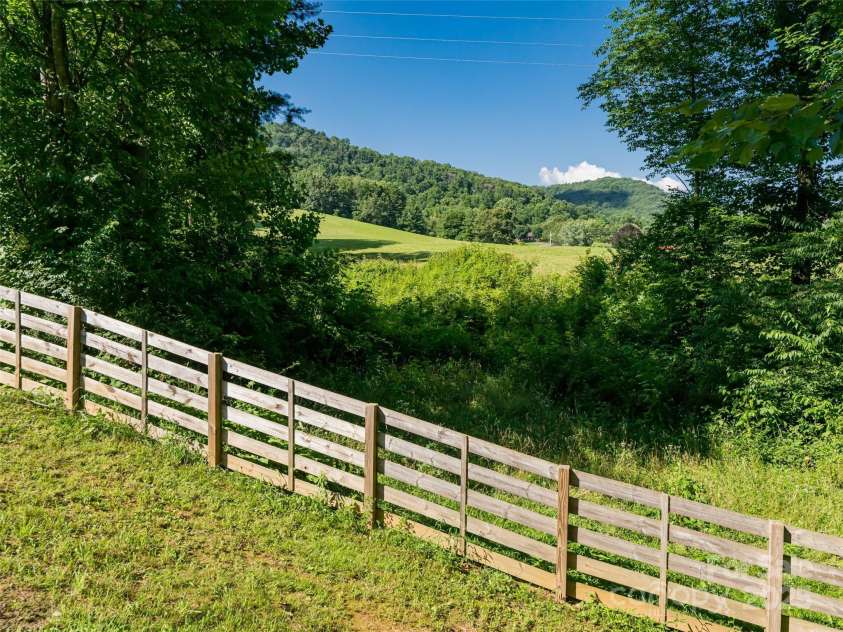 244 Barebridge Drive, Burnsville, NC 28714.  MLS# CAR4279685, YatesRealty ID 25755. 