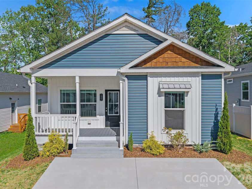 125 Bellamy Road, Asheville, NC 28806.  MLS# CAR4386319, YatesRealty ID 25756. 