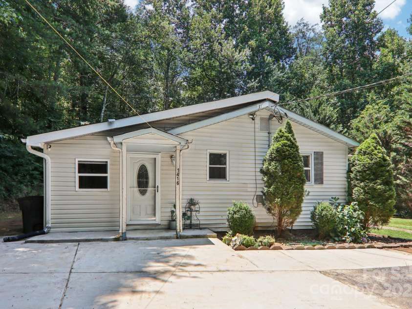 1416 Roy Dula Place, Lenoir, NC 28645.  MLS# CAR4279035, YatesRealty ID 25757. Parking area