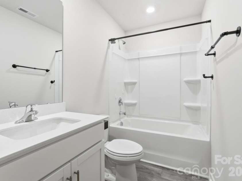 640 Joshua Tree Lane, Winston Salem, NC 27127.  MLS# CAR4386935, YatesRealty ID 25757. Main bath