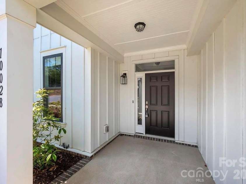 10028 Trailhead Way, Huntersville, NC 28078.  MLS# CAR4382160, YatesRealty ID 25758. Covered Entry