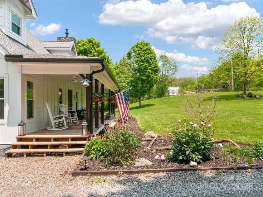 540 Windswept Ridge Road, Canton, NC 28716.  MLS# CAR4267189, YatesRealty ID 25758. 