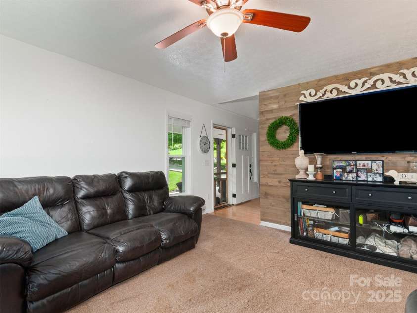 540 Windswept Ridge Road, Canton, NC 28716.  MLS# CAR4267189, YatesRealty ID 25758. 