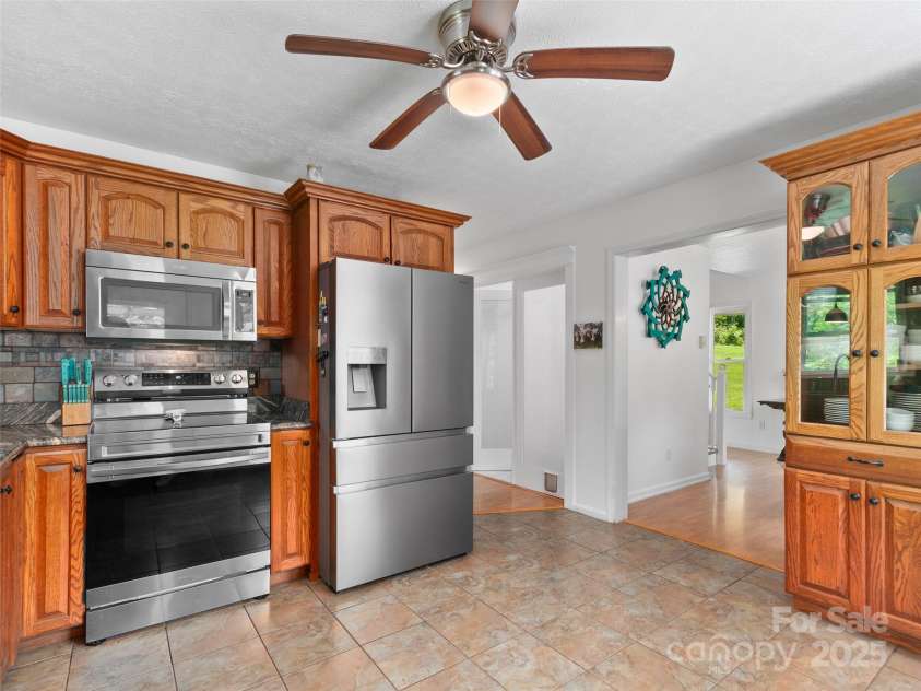 540 Windswept Ridge Road, Canton, NC 28716.  MLS# CAR4267189, YatesRealty ID 25758. 