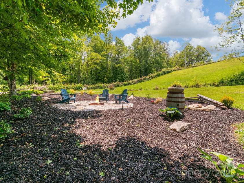 540 Windswept Ridge Road, Canton, NC 28716.  MLS# CAR4267189, YatesRealty ID 25758. 