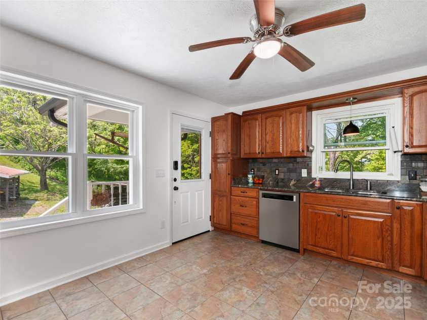 540 Windswept Ridge Road, Canton, NC 28716.  MLS# CAR4267189, YatesRealty ID 25758. 