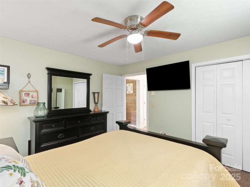 540 Windswept Ridge Road, Canton, NC 28716.  MLS# CAR4267189, YatesRealty ID 25758. 