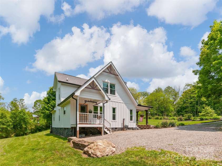 540 Windswept Ridge Road, Canton, NC 28716.  MLS# CAR4267189, YatesRealty ID 25758. 