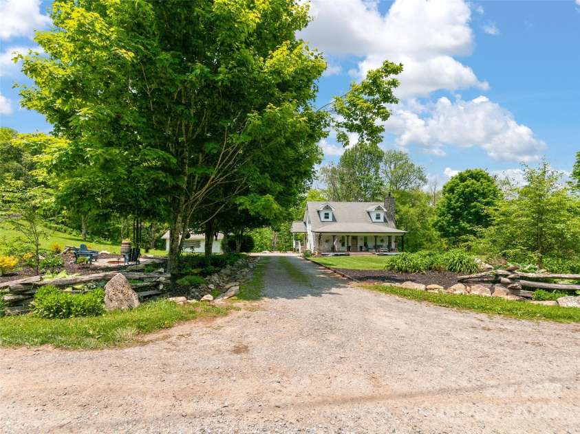 540 Windswept Ridge Road, Canton, NC 28716.  MLS# CAR4267189, YatesRealty ID 25758. 