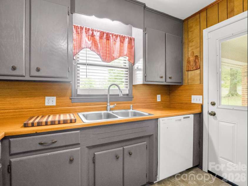 72 McEntire Road, Tryon, NC 28782.  MLS# CAR4411835, YatesRealty ID 25759. 