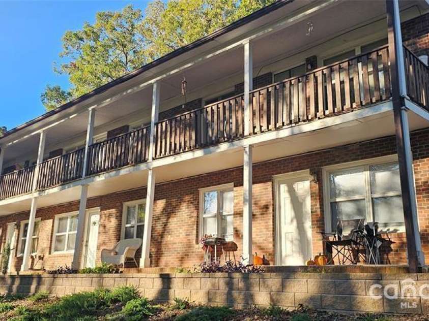 1075 7th Avenue, Hickory, NC 28601.  MLS# CAR4234979, YatesRealty ID 2576. 