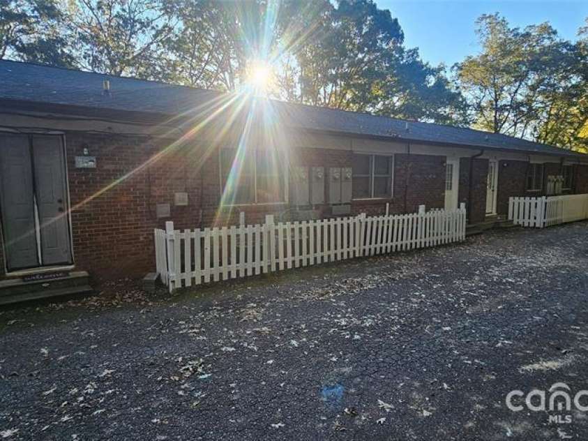 1075 7th Avenue, Hickory, NC 28601.  MLS# CAR4234979, YatesRealty ID 2576. 