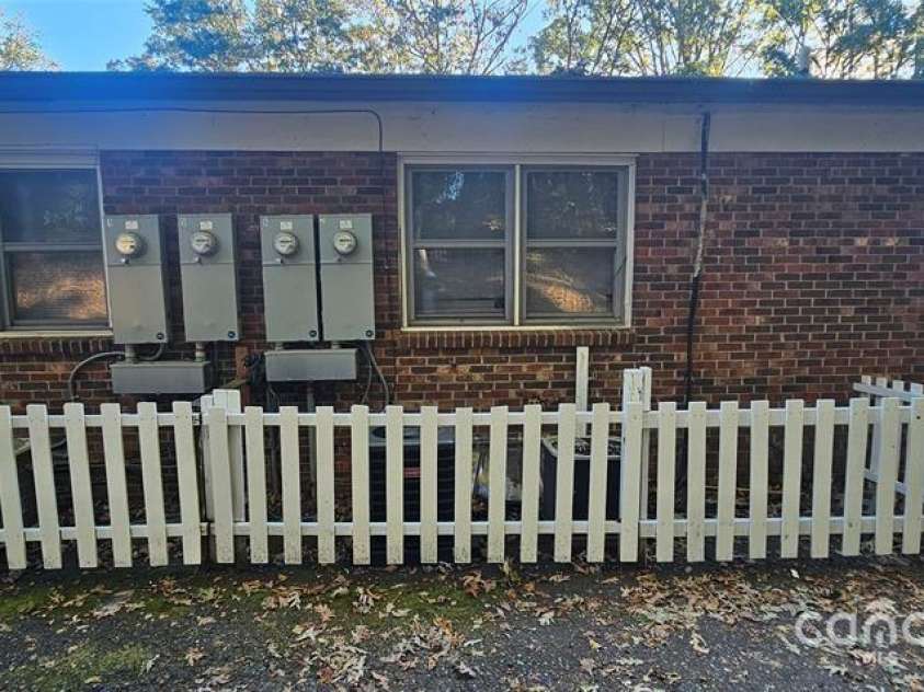 1075 7th Avenue, Hickory, NC 28601.  MLS# CAR4234979, YatesRealty ID 2576. 