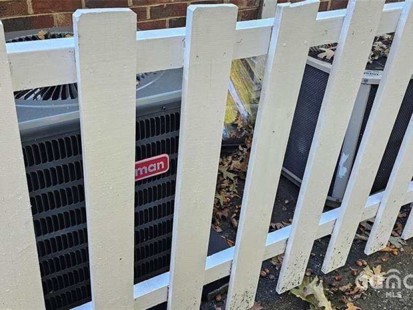 1075 7th Avenue, Hickory, NC 28601.  MLS# CAR4234979, YatesRealty ID 2576. 