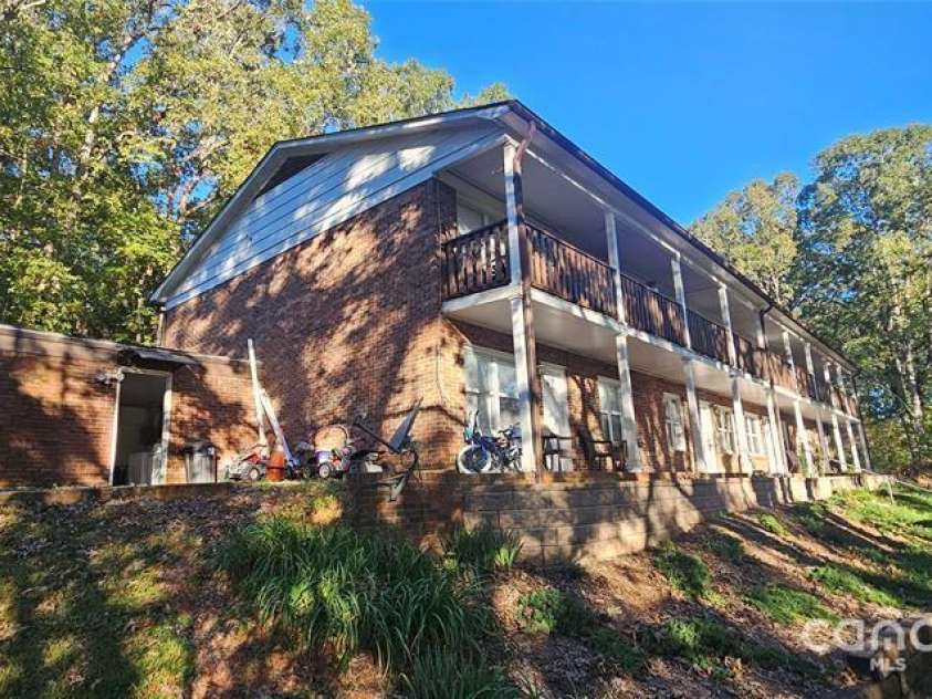 1075 7th Avenue, Hickory, NC 28601.  MLS# CAR4234979, YatesRealty ID 2576. 