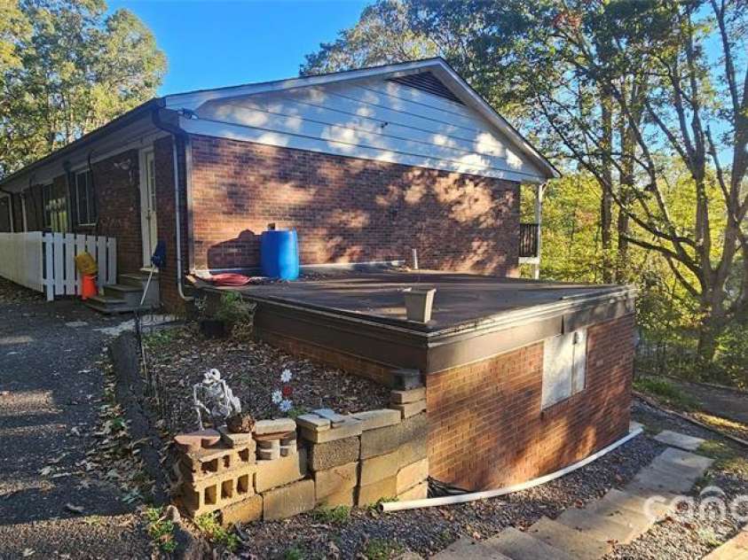 1075 7th Avenue, Hickory, NC 28601.  MLS# CAR4234979, YatesRealty ID 2576. 