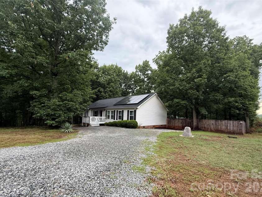 5110 Sierra Drive, Maiden, NC 28650.  MLS# CAR4386881, YatesRealty ID 25760. 