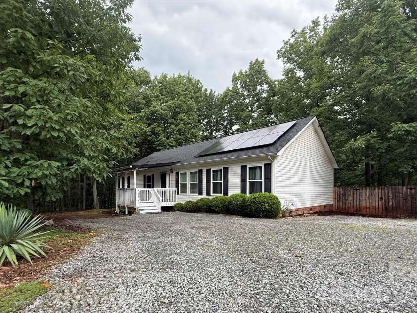 5110 Sierra Drive, Maiden, NC 28650.  MLS# CAR4386881, YatesRealty ID 25760. 