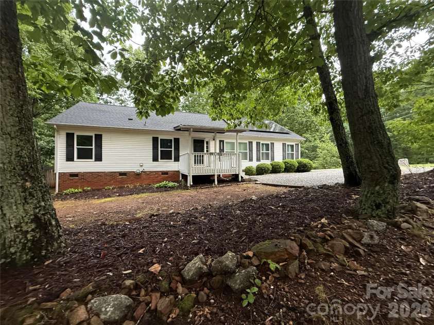 5110 Sierra Drive, Maiden, NC 28650.  MLS# CAR4386881, YatesRealty ID 25760. 