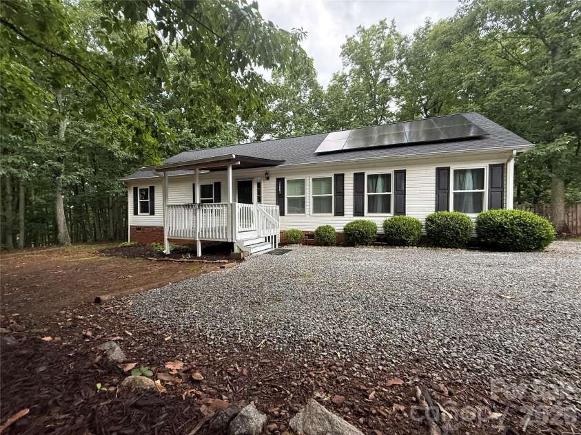 5110 Sierra Drive, Maiden, NC 28650.  MLS# CAR4386881, YatesRealty ID 25760. 