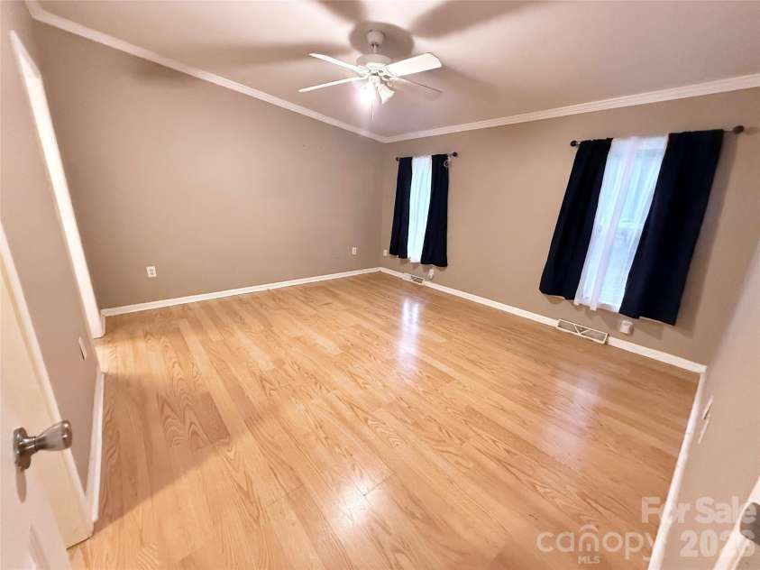 5110 Sierra Drive, Maiden, NC 28650.  MLS# CAR4386881, YatesRealty ID 25760. 