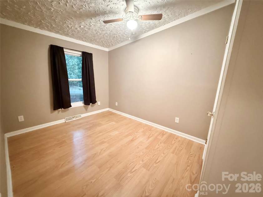 5110 Sierra Drive, Maiden, NC 28650.  MLS# CAR4386881, YatesRealty ID 25760. 