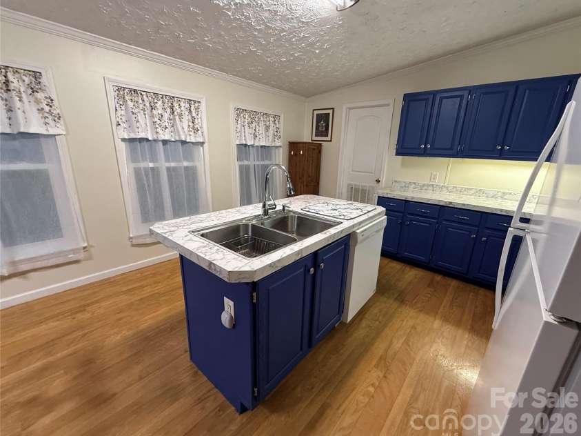 5110 Sierra Drive, Maiden, NC 28650.  MLS# CAR4386881, YatesRealty ID 25760. 