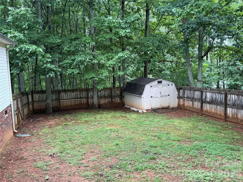 5110 Sierra Drive, Maiden, NC 28650.  MLS# CAR4386881, YatesRealty ID 25760. 
