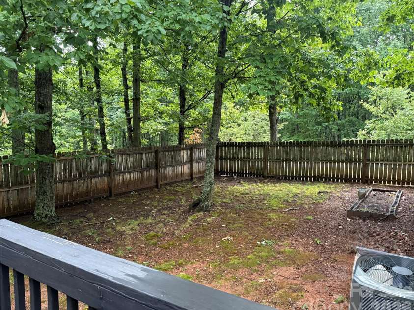 5110 Sierra Drive, Maiden, NC 28650.  MLS# CAR4386881, YatesRealty ID 25760. 
