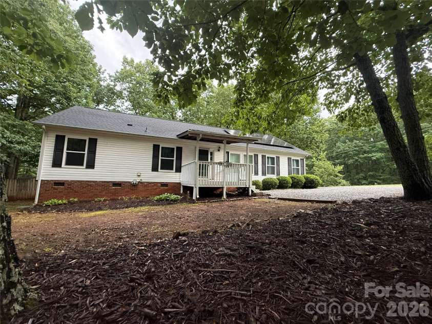 5110 Sierra Drive, Maiden, NC 28650.  MLS# CAR4386881, YatesRealty ID 25760. 