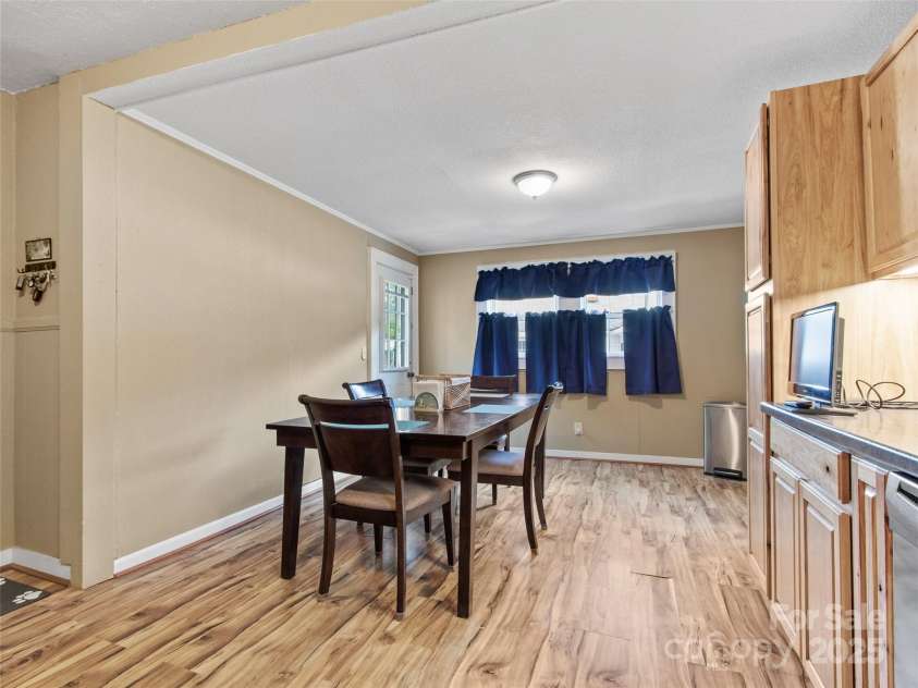 56 Love Fox Road, Burnsville, NC 28714.  MLS# CAR4277030, YatesRealty ID 25760. 