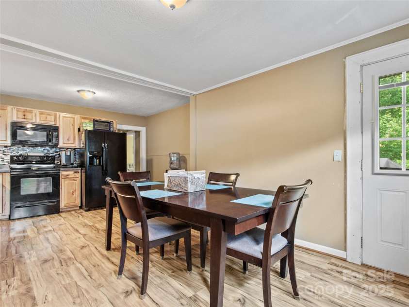 56 Love Fox Road, Burnsville, NC 28714.  MLS# CAR4277030, YatesRealty ID 25760. 